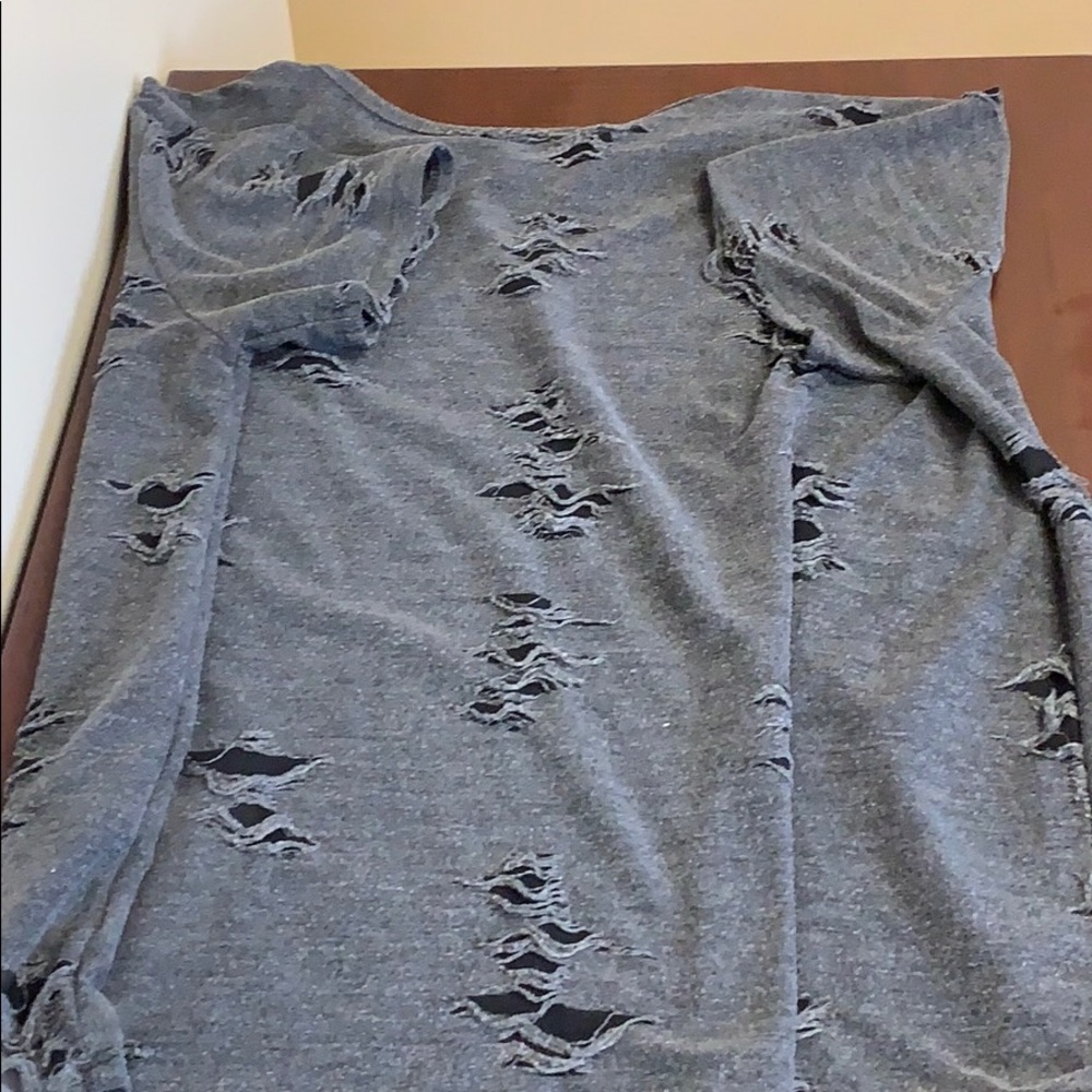 Distressed top - Picture 3 of 4